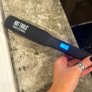Hot Tools Straightener